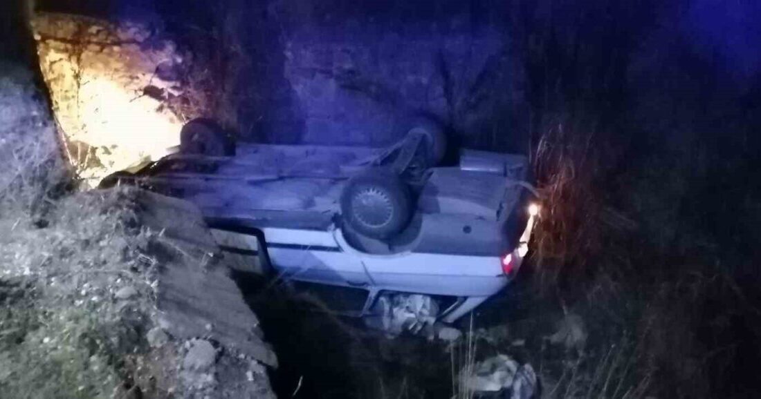 Burdur'un Bucak ilçesinde, köpeğe çarpmamak için ani manevra yapan 66