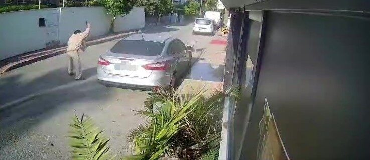 Antalya'da, 83 yaşındaki emekli polis Mustafa K., kendisine saldırdığı gerekçesiyle