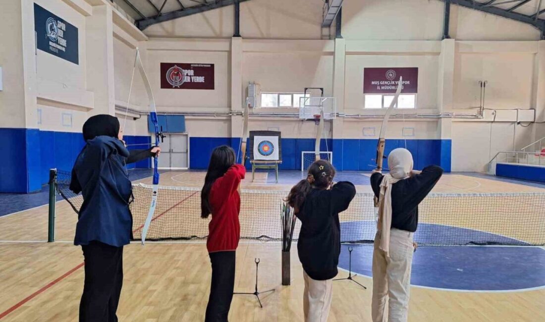 Muş'un Korkut ilçesinde düzenlenen okçuluk kursları, uzman eğitmenler eşliğinde yoğun