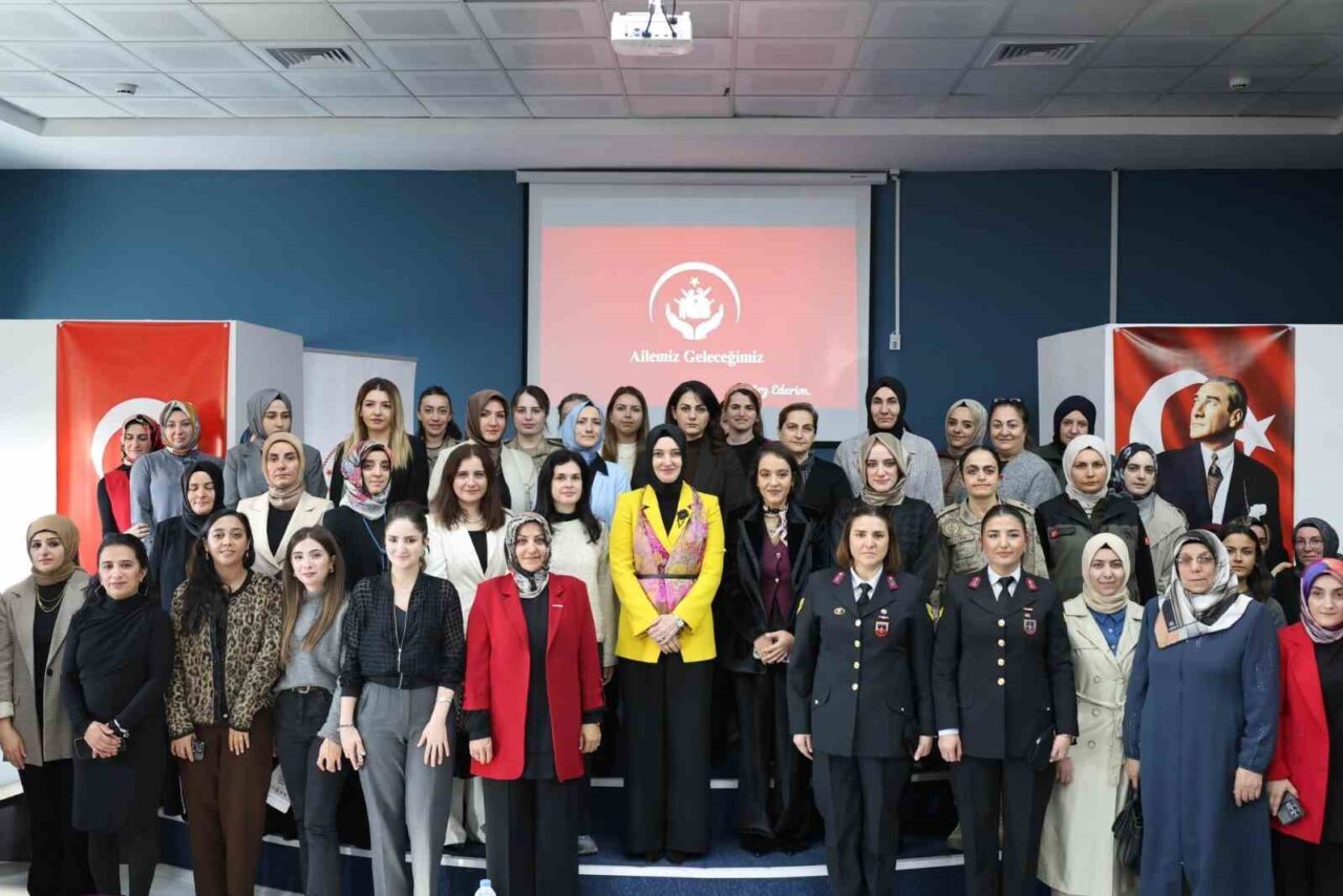 Ağrı'da gerçekleştirilen Koruyucu Aile Farkındalık Programı, koruyucu aileliğin çocukların geleceği