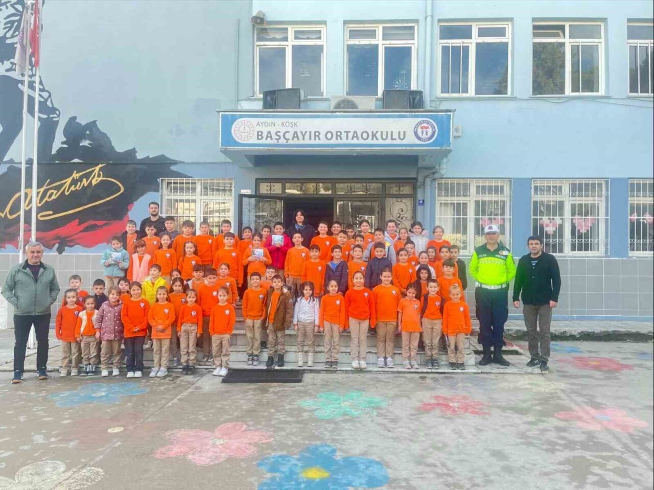 Aydın'ın Köşk ilçesinde 70 öğrenci, trafik güvenliğini artırmak amacıyla düzenlenen