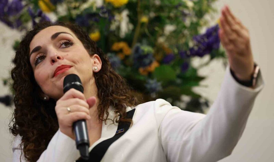 Kosova’da Erken Parlamento Seçimleri 28 Aralık’ta Gerçekleşecek Kosova Cumhurbaşkanı Vjosa Osmani, erken parlamento seçimlerinin 28 Aralık'ta yapılacağını