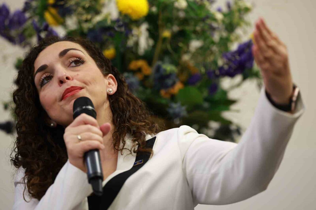 Kosova Cumhurbaşkanı Vjosa Osmani, erken parlamento seçimlerinin 28 Aralık'ta yapılacağını