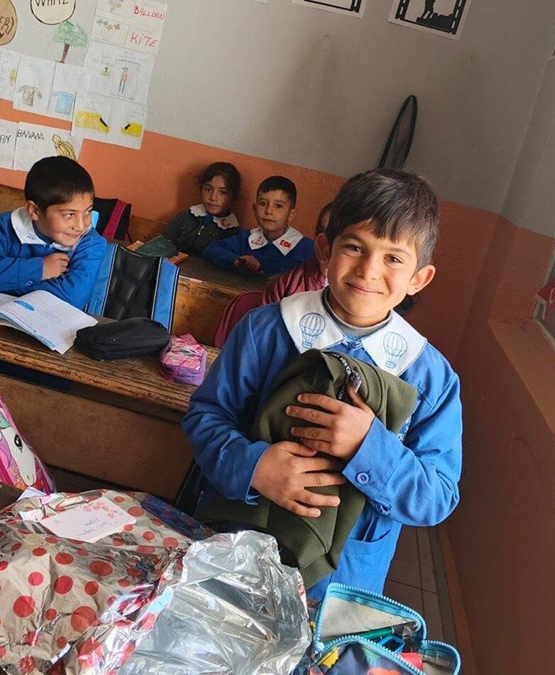 Diyadin’deki Öğretmen, Öğrencisi İçin Unutulmaz Bir Doğum Günü Sürprizi Düzenledi