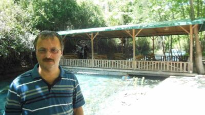 Muğla'nın Köyceğiz ilçesinde emekli öğretmen Murat Konukçu (62), Yayla Mahallesi
