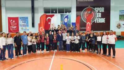 Muğla'nın Köyceğiz ilçesinde düzenlenen Floor Curling İl Şampiyonası, köyceğizli sporcuların