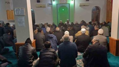 Muğla'nın Köyceğiz ilçesinde yer alan Döğüşbelen Merkez Camii'nde sabah namazı