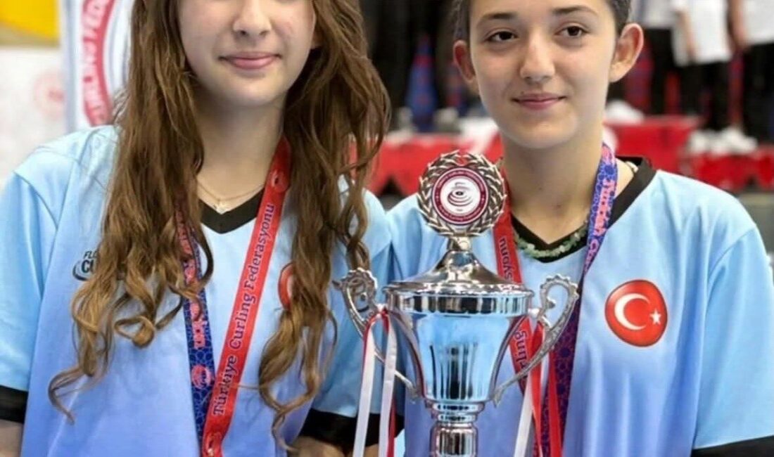 Köyceğiz ilçesinden Melisa Demirkol ve Esma Nejla Eşmeli, Samsun'da gerçekleştirilen