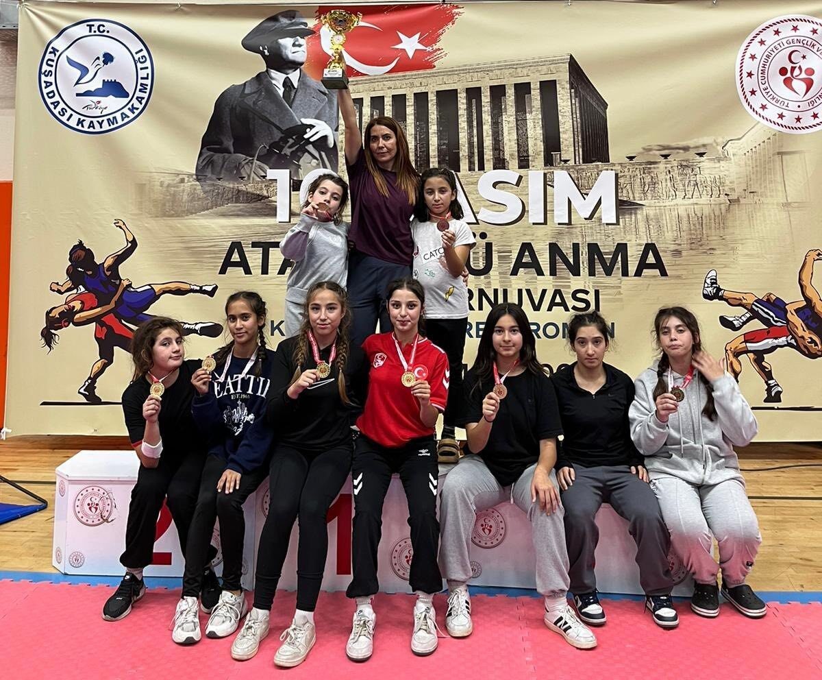 Köyceğiz Gençlikspor Güreş Takımı, Aydın’ın Kuşadası’nda düzenlenen Kadınlar Güreş Turnuvası'nda