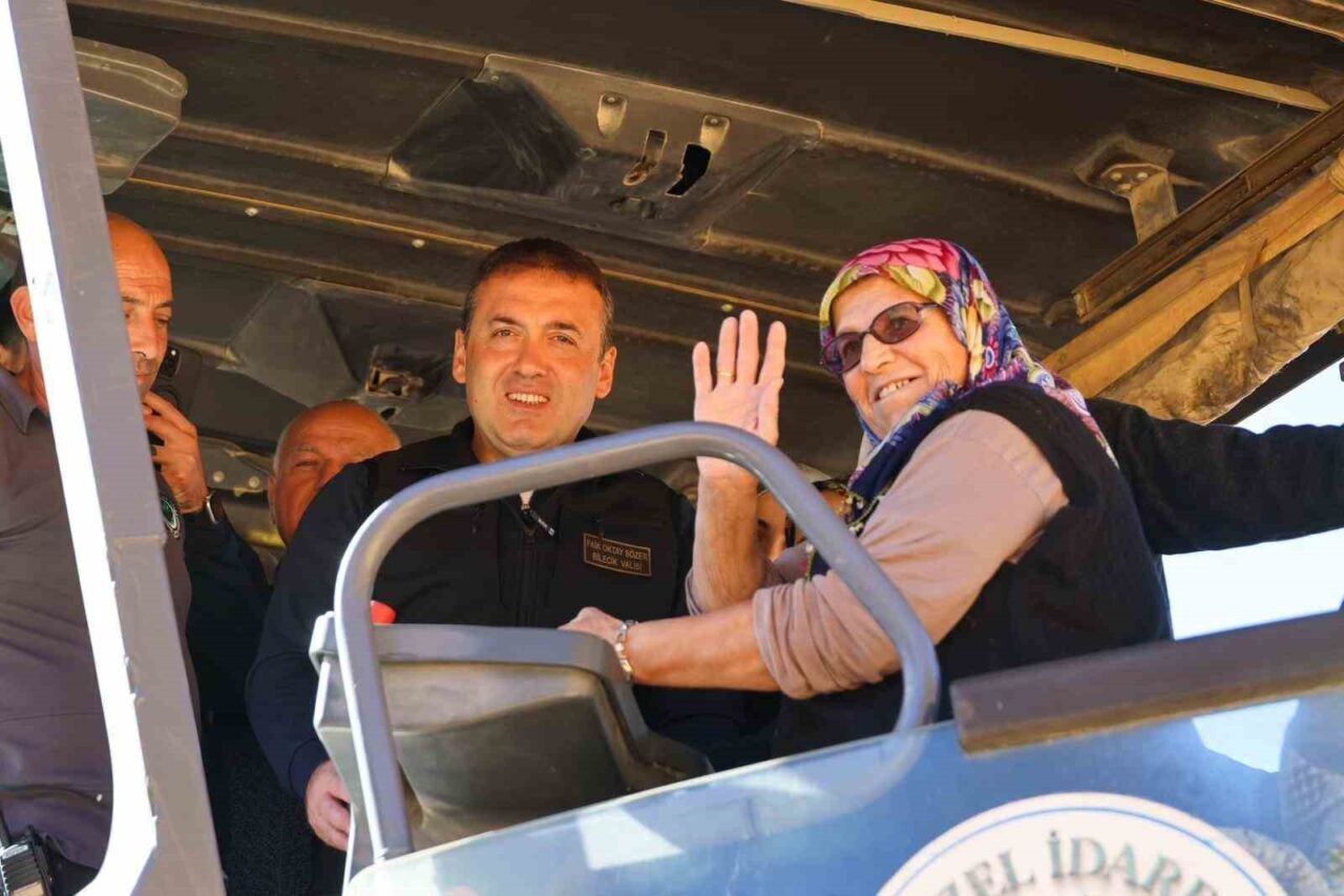 Bilecik Valisi Faik Oktay Sözer, Gölpazarı'ndaki Hamidiye-Bolatlı-Beşevler köy yolu asfalt