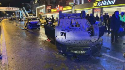 Küçükçekmece'de E5 karayolu yan yolda bir otomobil, sürücüsünün kontrolü kaybetmesi