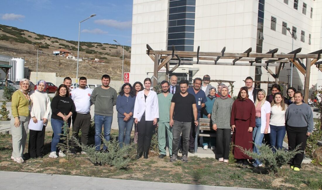 Kula Devlet Hastanesi, Afet Yönetiminde Hazırlığını Artırmak İçin Deprem Tatbikatı Gerçekleştirdi Manisa'nın Kula ilçesindeki Kula Devlet Hastanesi, afet hazırlığını güçlendirmek için