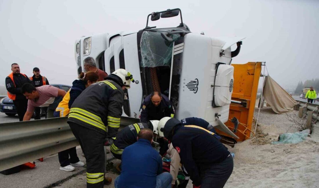 Edirne’de hafriyat tırı devrildi, sürücü itfaiye tarafından yaralı olarak kurtarıldı. Edirne'de kum yüklü hafriyat tırı devrildi. M.D. yönetimindeki tır, direksiyon