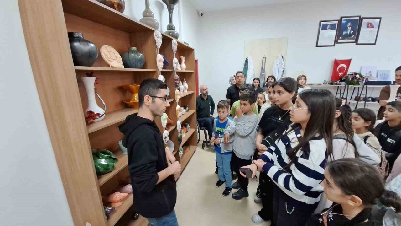 Şanlıurfa’da Gençlik Merkezi Öğrencileri Engelli Bireylerle Ortak Atölye Çalışması Gerçekleştirdi