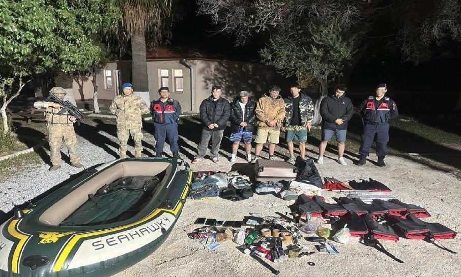 Kuşadası’nda Yasa Dışı Geçiş Teşebbüsüne Operasyon: 5 Göçmen Yakalandı Aydın İl Jandarma Komutanlığı, Kuşadası'nda düzenlenen operasyonda yasa dışı yollardan