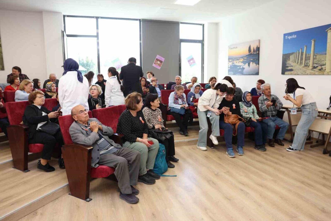 Denizli'de başlatılan "Dijital Köprüler" projesi, 60 yaş ve üzeri bireylere