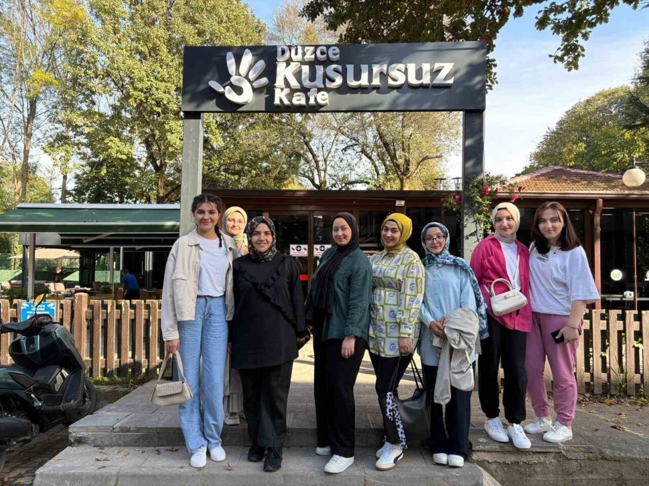 Düzce'deki Raziye Begüm Sultan Yurdu öğrencileri, sosyal sorumluluk projeleri kapsamında