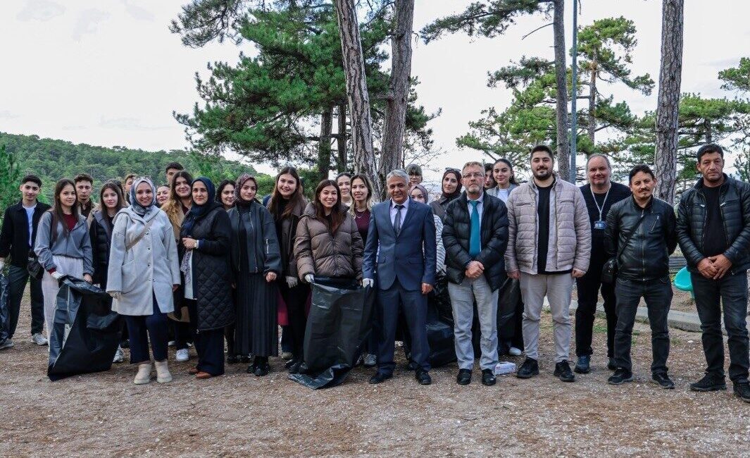 Kütahya Belediyesi, Çevre Bilincini Artırmak İçin Farkındalık Etkinliklerine Devam Ediyor Kütahya Belediyesi, çevre bilincini artırmak amacıyla Dumlupınar Üniversitesi ile iş