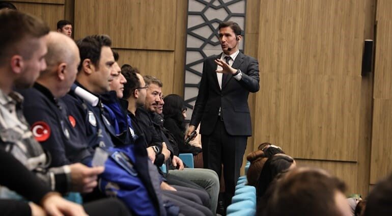 Kütahya Belediyesi, personelinin gelişimi için "Etkili İletişim Davranış Biçimleri" eğitimi