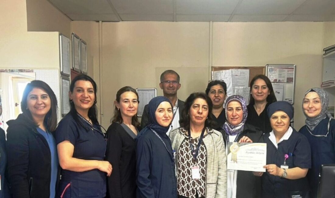 Kütahya Hastanesi’nin İnme Ünitesi Çalışanları, El Hijyeni Başarısıyla Teşekkür Belgesi Aldı Kütahya Evliya Çelebi Eğitim ve Araştırma Hastanesi, el hijyeni uygulamalarında