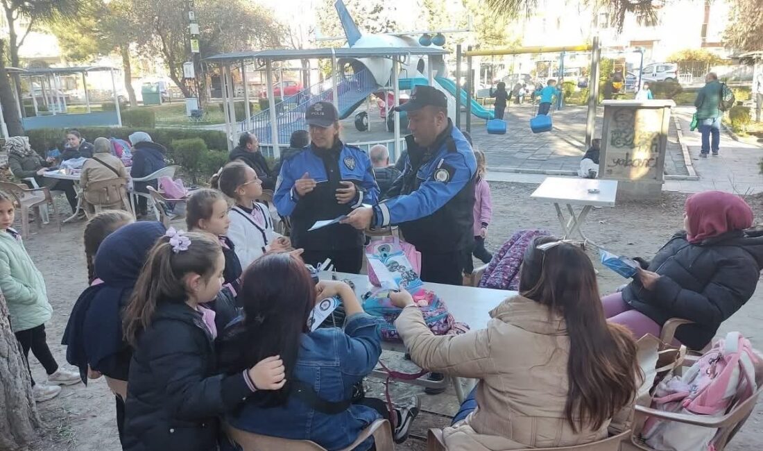Kütahya Emniyeti, Güvenli Eğitim İçin Velilere Bilgilendirme Faaliyeti Gerçekleştirdi Kütahya İl Emniyet Müdürlüğü, ilkokul çevrelerinde güvenli bir eğitim ortamı