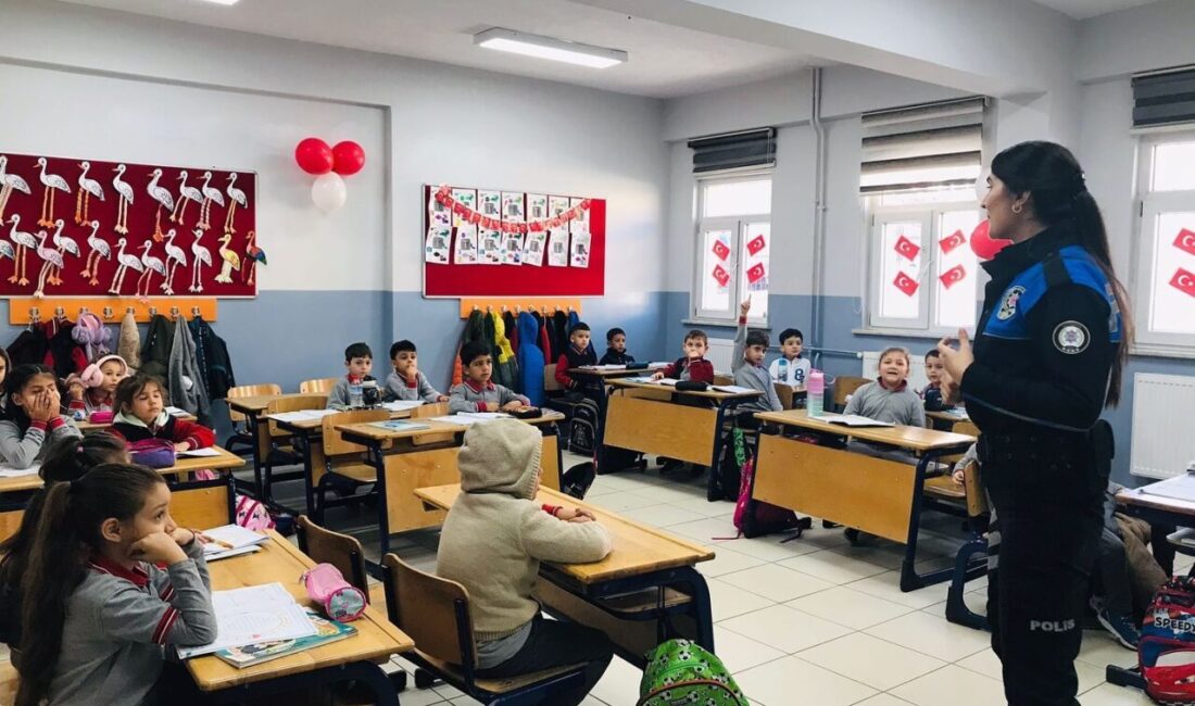 Kütahya Emniyet Müdürlüğü, Çocuklara Güvenlik Bilinci Kazandırmak İçin Eğitim Programı Düzenledi Kütahya İl Emniyet Müdürlüğü, "Dumlupınar’da Parlayan Yıldızlar" projesi ile Lala