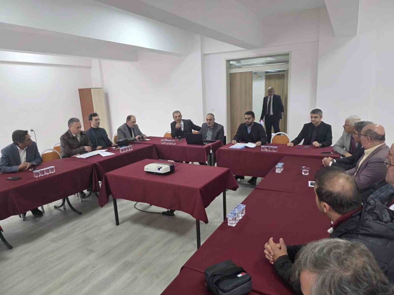 Kütahya'da Akşemsettin Kız Anadolu İmam Hatip Lisesi velileriyle bir toplantı