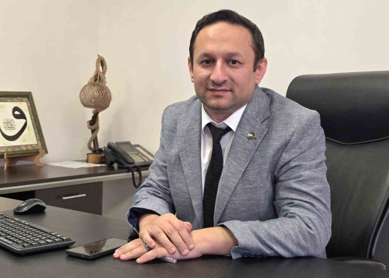 Kütahya İl Sağlık Müdürü Doç. Dr. Ensar Durmuş, dolandırıcılık amacı