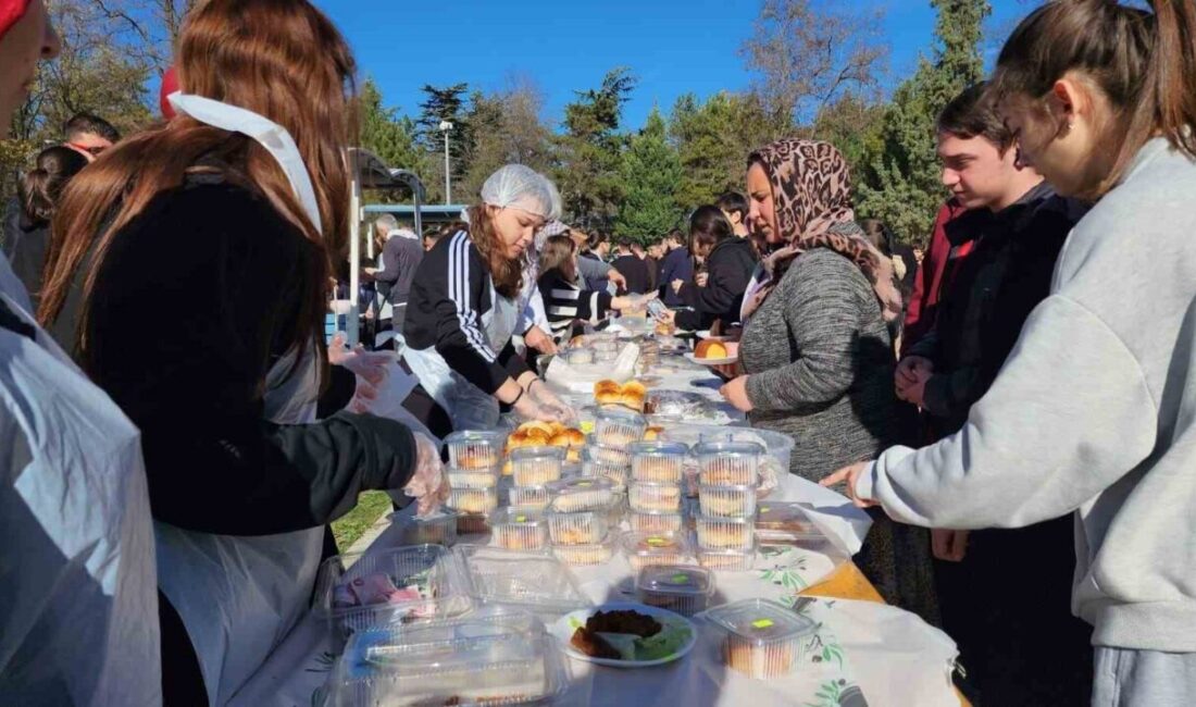 Kılıçarslan Anadolu Lisesi’nde Gazze İçin Hayır Çarşısı Etkinliği Gerçekleştirildi Kütahya'daki Kılıçarslan Anadolu Lisesi'nde düzenlenen 'Gazze İçin Seferber' temalı hayır