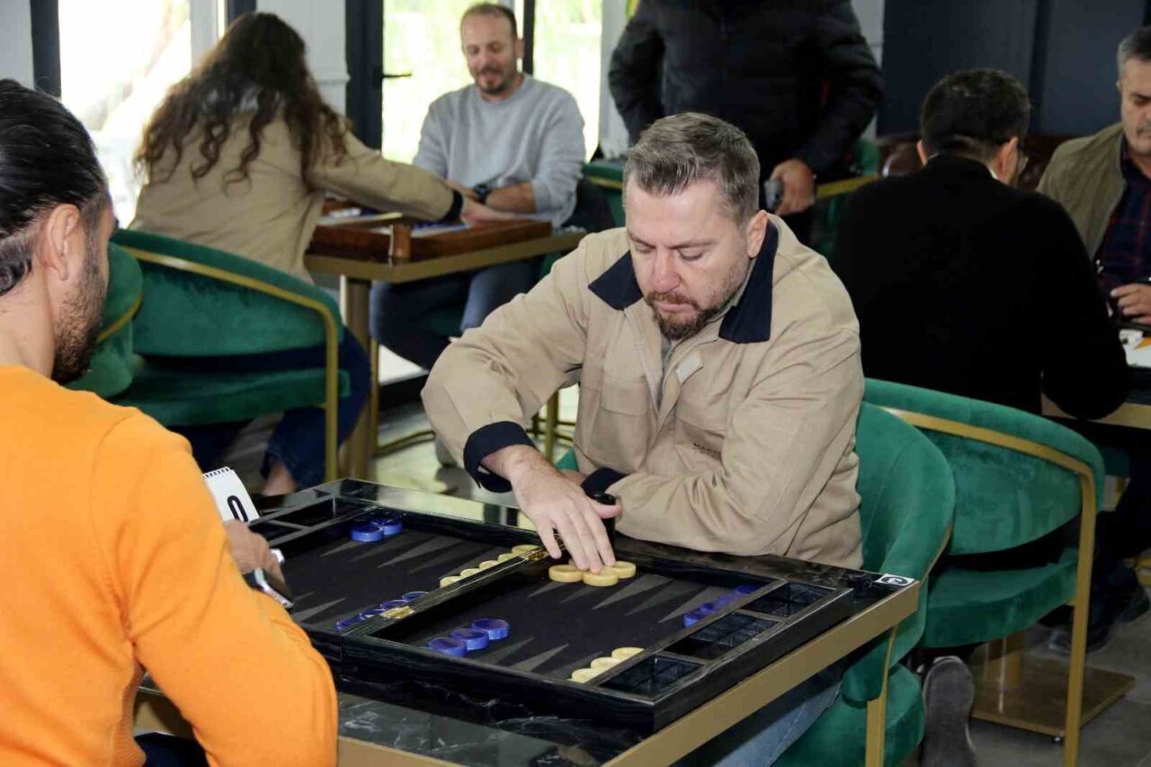 Kütahya Organize Sanayi Bölgesi'nde geleneksel Firmalar Arası Tavla Turnuvası'nın dördüncüsü