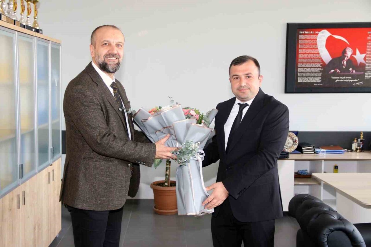 Kütahya OSB Yönetimi, Öğretmenler Günü’nde Mesleki ve Teknik Anadolu Lisesi’ni Ziyaret Etti