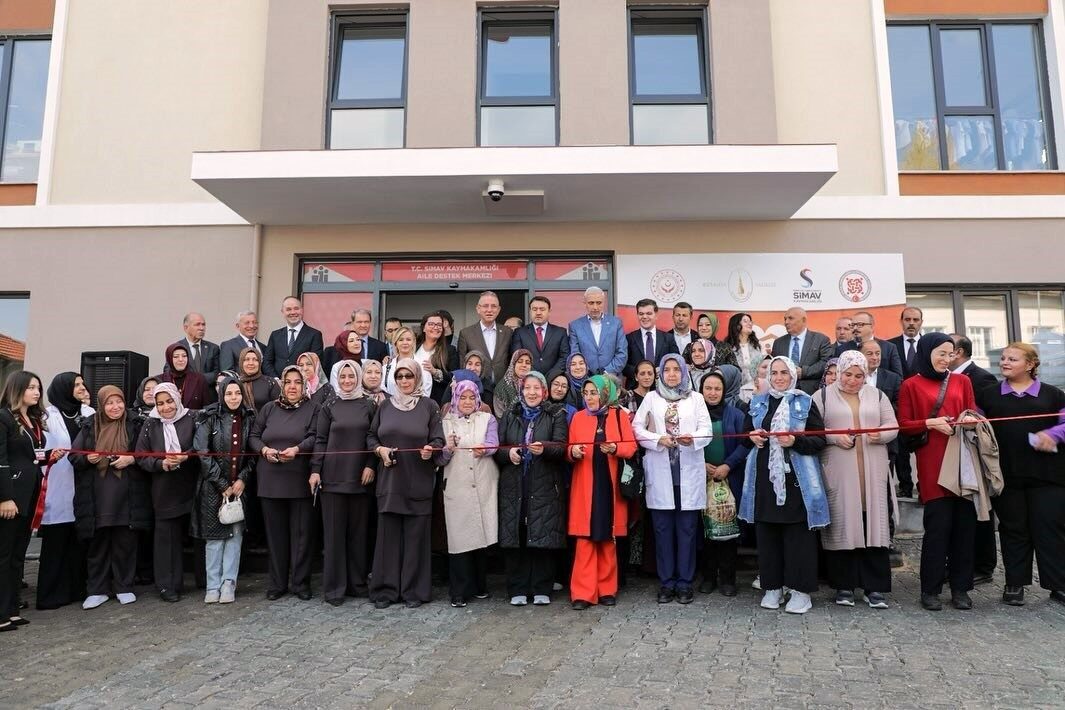 Kütahya’nın Simav ilçesinde Aile Destek Merkezi'nin açılışına katılan Vali Musa
