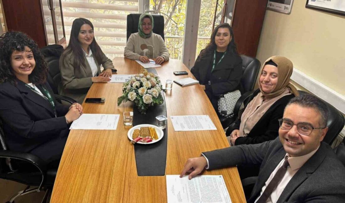 Yeşilay ve Adalet Bakanlığı İşbirliğiyle Kütahya’da Bağımlılıkla Mücadele Toplantısı Düzenlendi Kütahya'da Yeşilay Cemiyeti ve Adalet Bakanlığı iş birliğiyle düzenlenen toplantıda,