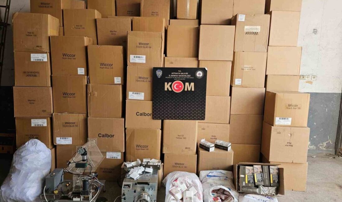 Kütahya'da gerçekleştirilen operasyonda, 688 bin 640 makaron ve çok sayıda