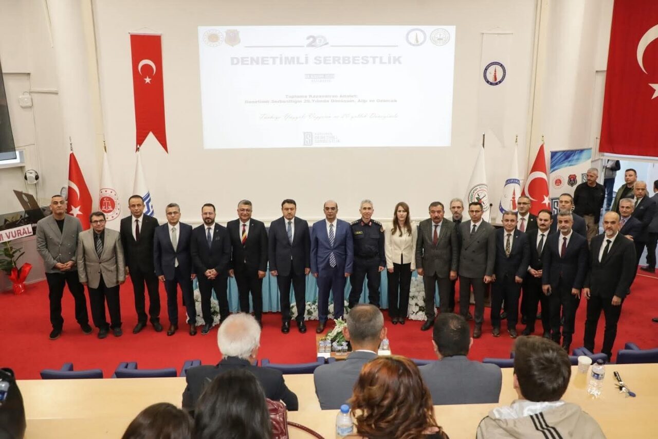 Kütahya'da "Topluma Kazandıran Adalet" paneli, Kütahya Denetimli Serbestlik Müdürlüğü ve