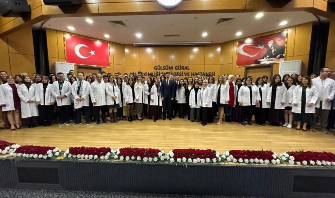 Kütahya Sağlık Bilimleri Üniversitesi'nde yeni diş hekimliği öğrencileri için düzenlenen