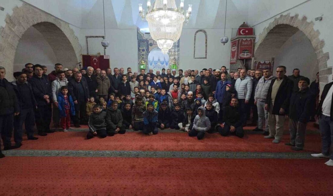 Kütahya Selim Cansız Anadolu İmam Hatip Lisesi öğrencileri, "Gençler Camide,