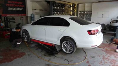 Kütahya'da, 15 Kasım'dan itibaren zorunlu olacak kış lastikleri için vatandaşlar