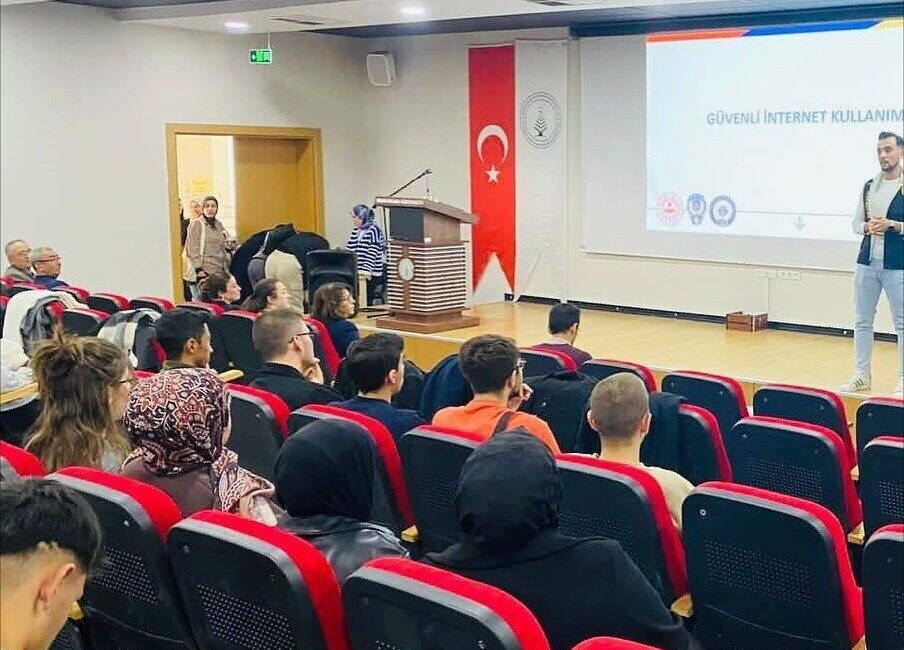 Kütahya İl Emniyet Müdürlüğü, siber suçlarla mücadele amacıyla SİBERAY programı