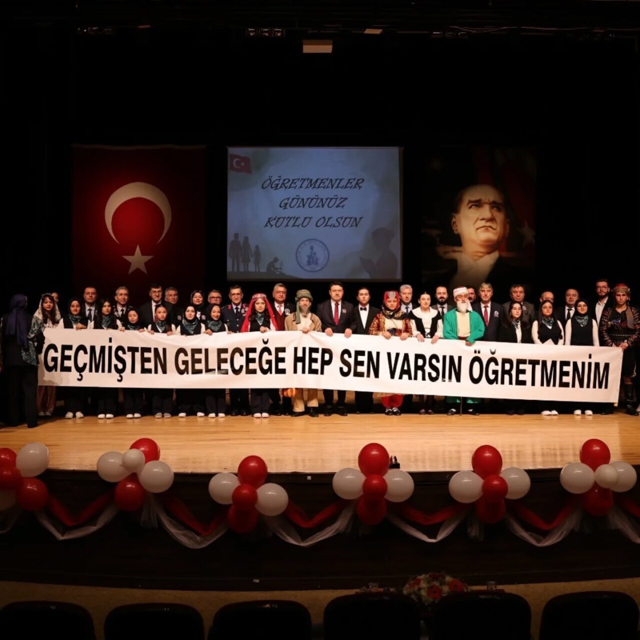 Kütahya’da Öğretmenler Günü Kutlaması: Emekli Öğretmenler Onurlandırıldı