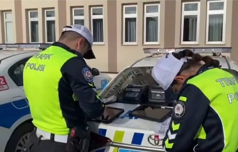 Kütahya İl Emniyet Müdürlüğü trafik ekipleri, öğrenci servisleri üzerinde kapsamlı