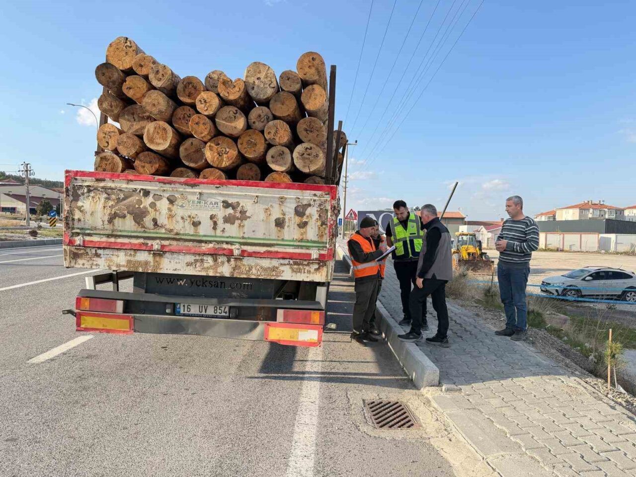 Kütahya’da Orman Kaçakçılığını Önlemek İçin Araçlar Üzerinde Denetimler Yapıldı