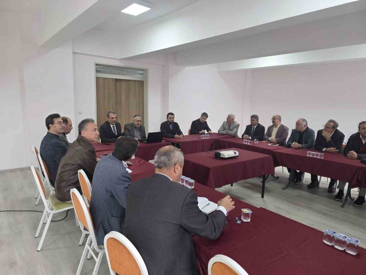 Kütahya'da özel proje uygulayan okullar için değerlendirilmeler yapıldı. Necip Fazıl