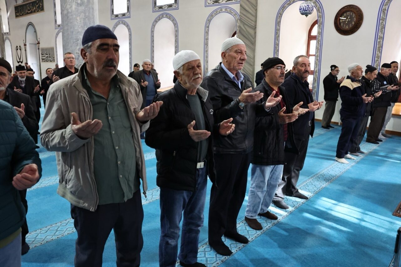 Kütahya'da Ulu Camii'nde düzenlenen Kuran-ı Kerim Tilaveti ve Mevlüt Programı,