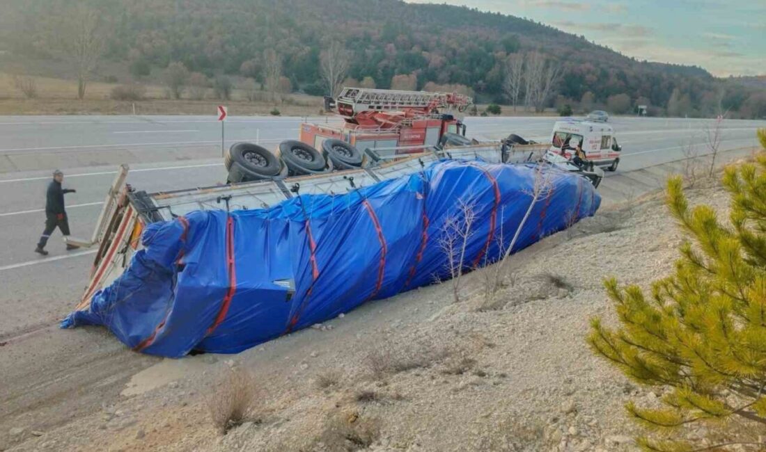 Kütahya’da Kontrolden Çıkan Tırın Devrilmesi Sonucu Sürücü Yaralandı Kütahya'nın Altıntaş ilçesinde, 64 AP 102 plakalı tırın devrilmesi sonucu