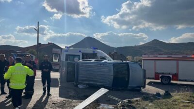 Kütahya'nın Tavşanlı ilçesinde, F.K. (27) yönetimindeki hafif ticari aracın kaza