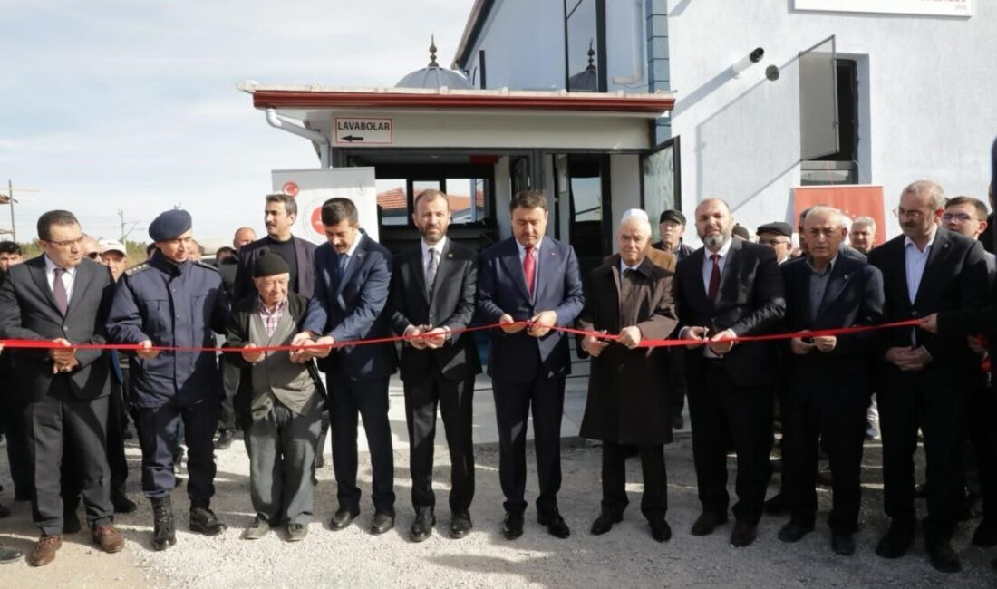 Kütahya'da hayırseverlerin katkılarıyla inşa edilen Sefa Merve Camii, düzenlenen törenle