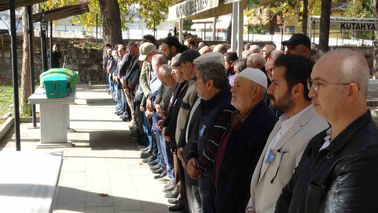 Dün yaşamını yitiren dünya çapında ünlü çini sanatçısı Hamza Üstünkaya,