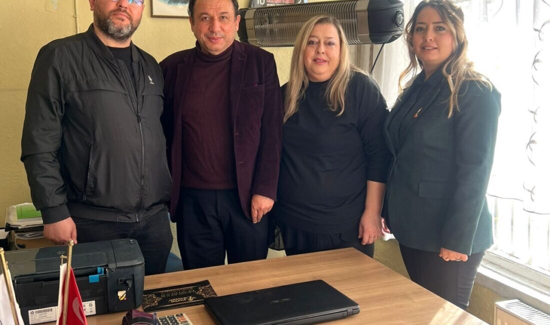 Mustafa Mücahit Uzun, Kütahya'nın Aslanapa ilçesinde noterlik görevine başladı. Yeni