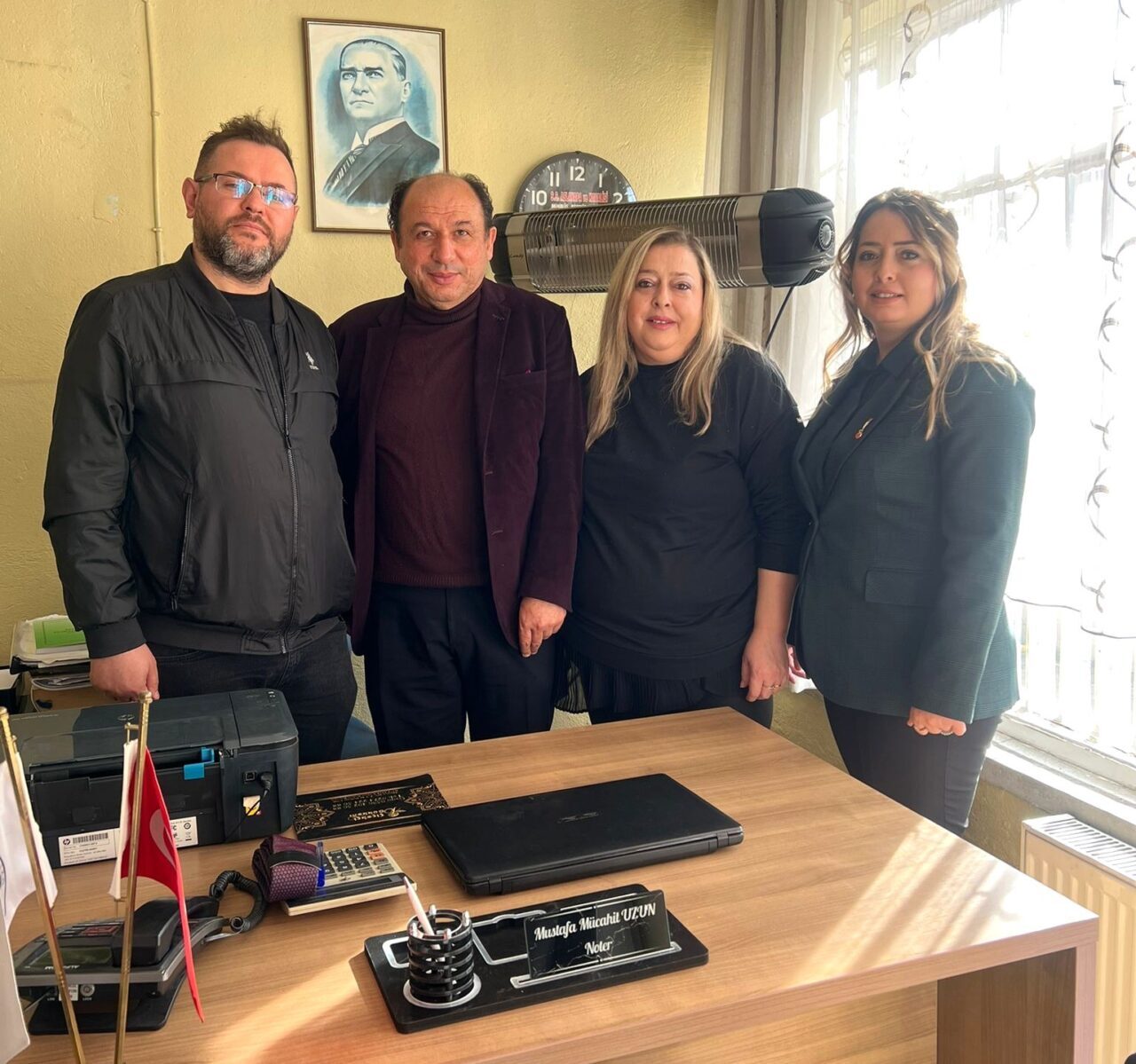 Mustafa Mücahit Uzun, Kütahya'nın Aslanapa ilçesinde noterlik görevine başladı. Yeni